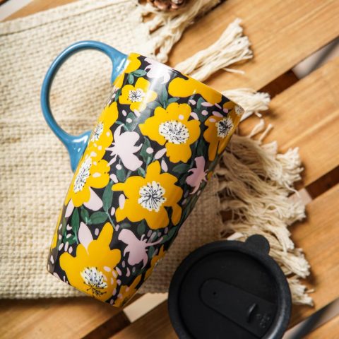 Ceramic coffee mug, porcelain latte mug, with lid, 17 oz, unisex, office and home décor, yellow floral pattern.